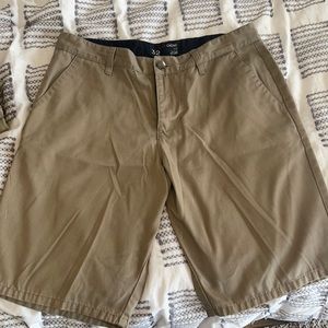 Men’s tan chino shorts